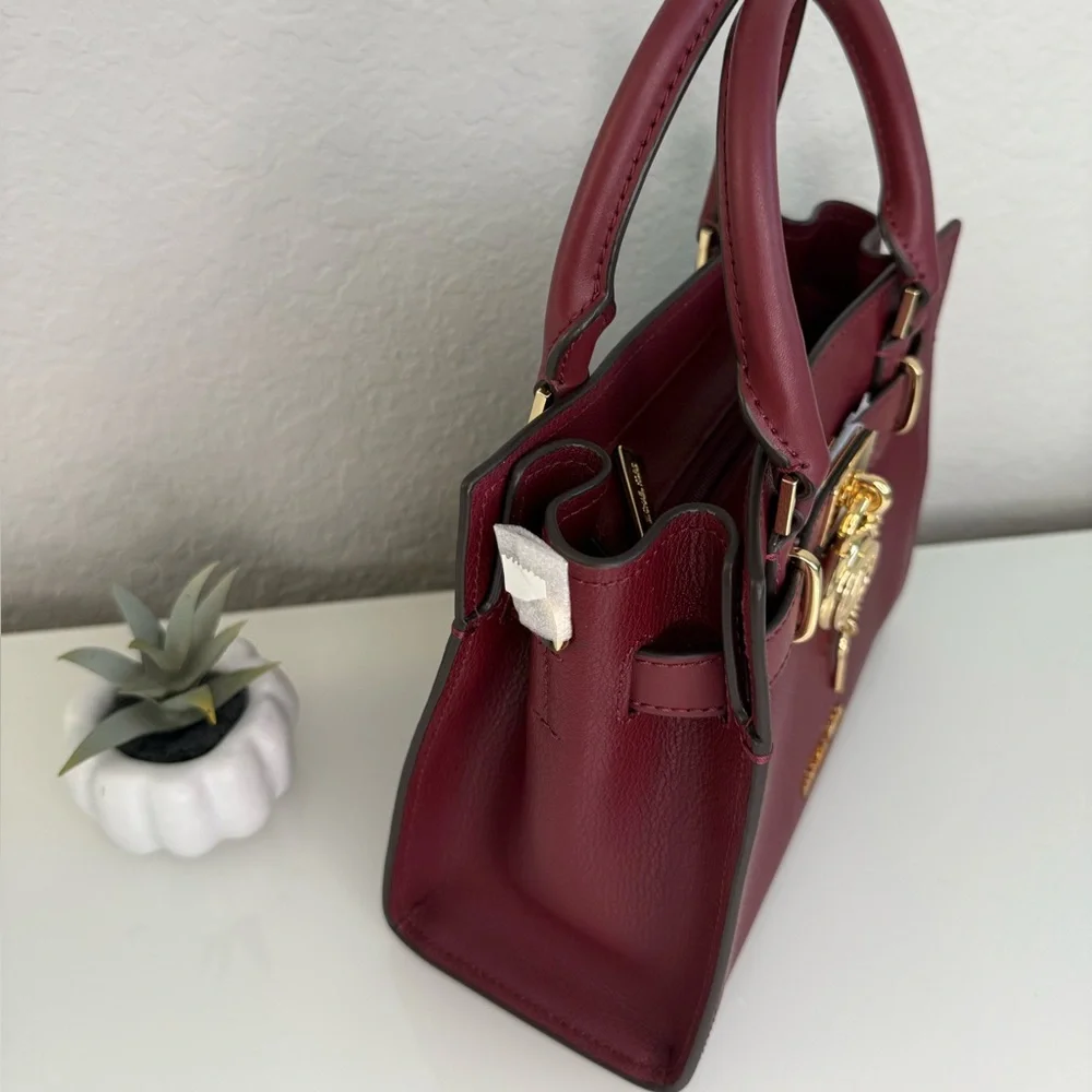 Michael Kors Small Hamilton & matching Card Case Dark Cherry
NWT - Picture 6 of 9